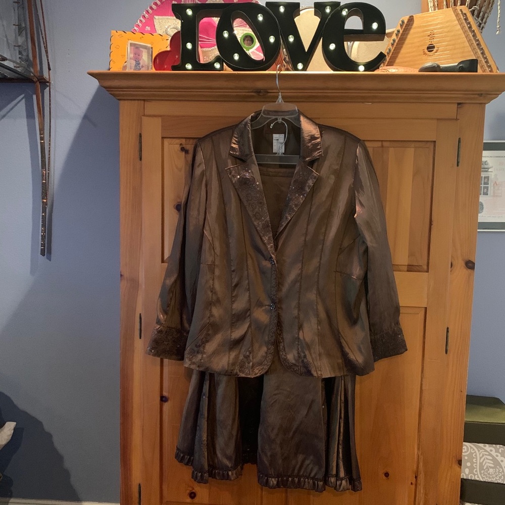 Alain Weiz women’s suit.